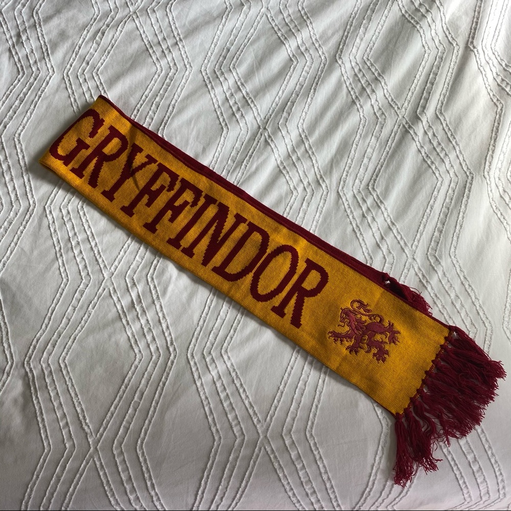 Reversible Harry Potter Hogwarts Gryffindor scarf